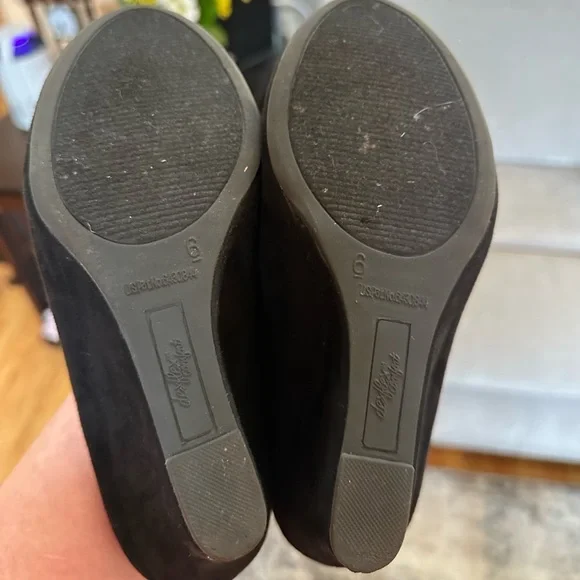 Black Wedge/Heels - Picture 4 of 4